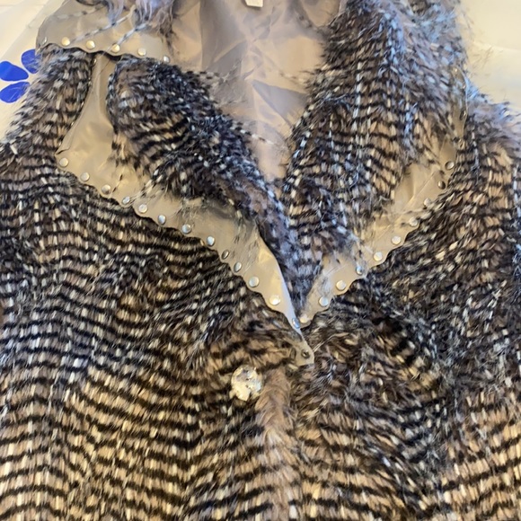 Feline Faux Fur Vest - Picture 13 of 13